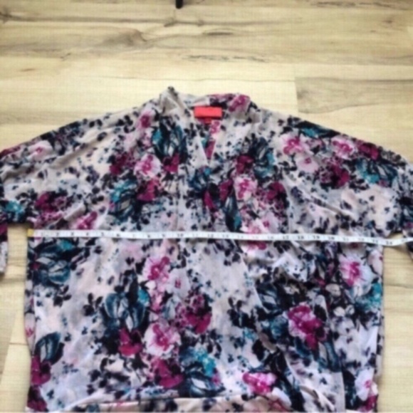 Jennifer Lopez Multicolor Floral Blouse - Picture 6 of 8